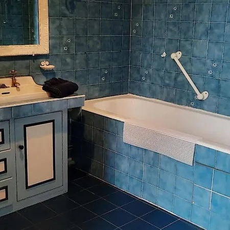 D'artiste Comprenant 2 Avec Salles De Bain Privatives * Arcachon